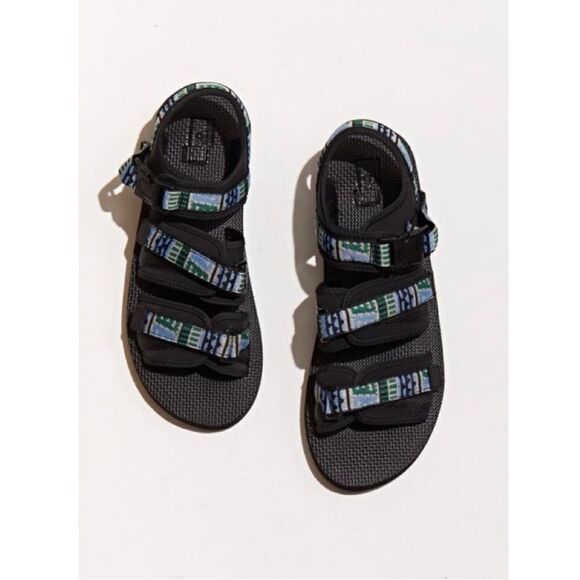 New UO Web Tech women’s Sandal Size 8 
Retails $79 Size: 8 Urban Outfitters - Picture 1 of 8